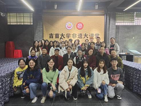 960368b5a64a64192436244c5742eb5